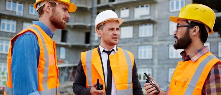 Cómo dirigir equipos de trabajo de manera efectiva en una obra