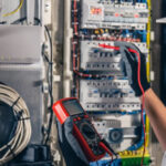 Terminales, uniones y seguridad en instalaciones eléctricas